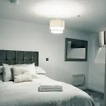 Apartment Bv Comfy Basement At Conditioning House Bradford (West Yorkshire)