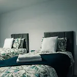 Apartment Bv Comfy Basement At Conditioning House Bradford (West Yorkshire)