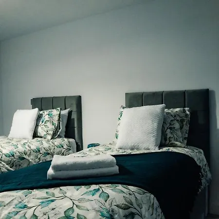 Apartamento Bv Comfy Basement At Conditioning House Bradford (West Yorkshire)