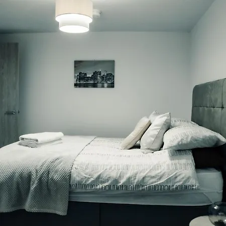Bv Comfy Basement At Conditioning House Apartment Bradford (West Yorkshire)