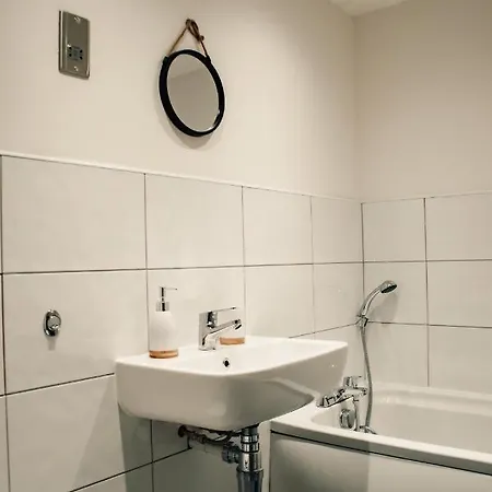 Bv Comfy Basement At Conditioning House Apartamento Bradford (West Yorkshire)