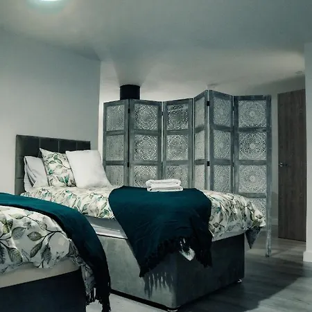 Bv Comfy Basement At Conditioning House برادفورد