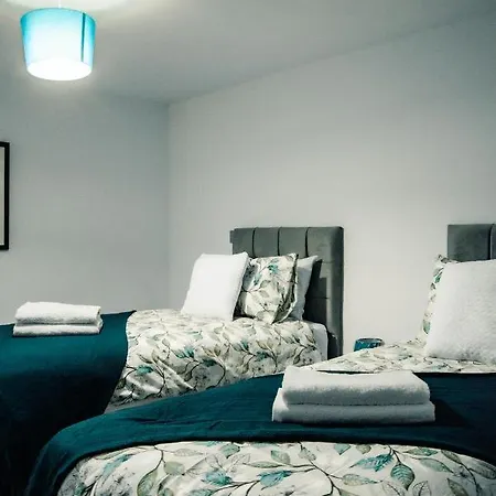 Bv Comfy Basement At Conditioning House * Bradford (West Yorkshire)