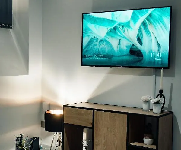 Апартаменты Bv Comfy Basement At Conditioning House Брадфорд