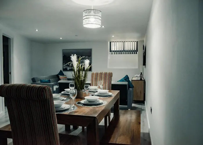 Bv Comfy Basement At Conditioning House * Bradford (West Yorkshire)