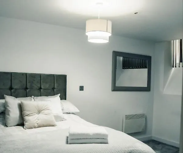 Апартаменты Bv Comfy Basement At Conditioning House Брадфорд