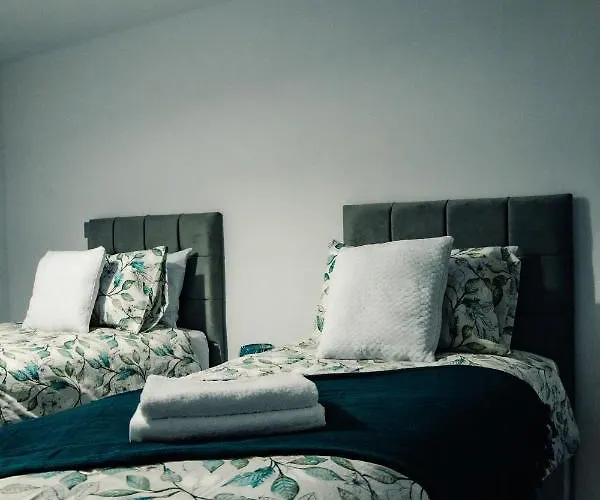 Appartement Bv Comfy Basement At Conditioning House Bradford (West Yorkshire)