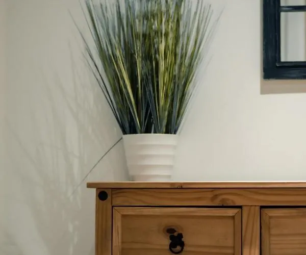 Bv Comfy Basement At Conditioning House * Bradford (West Yorkshire)