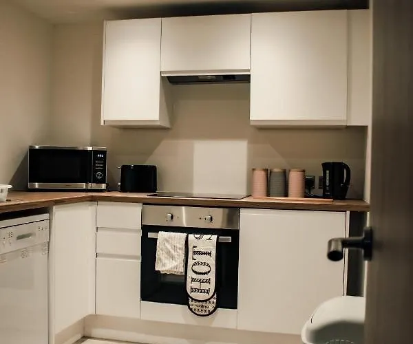 Bv Comfy Basement At Conditioning House * Bradford (West Yorkshire)