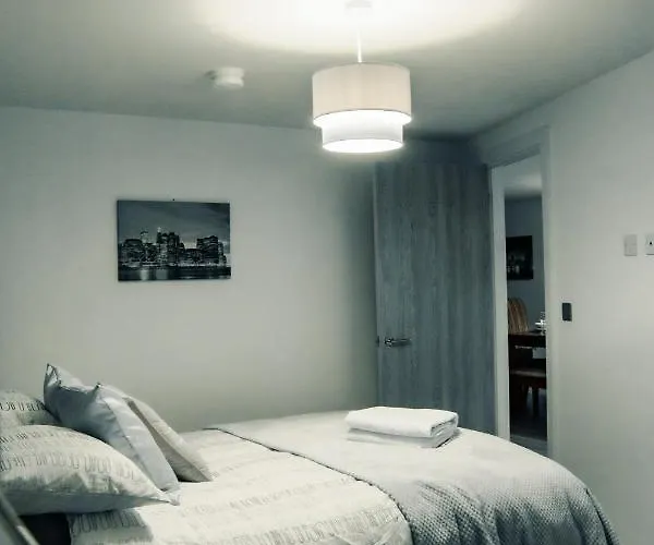 Bv Comfy Basement At Conditioning House * Bradford (West Yorkshire)