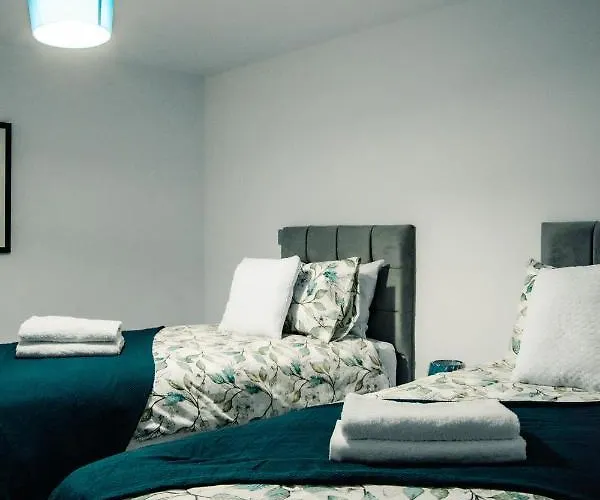 Bv Comfy Basement At Conditioning House * Bradford (West Yorkshire)