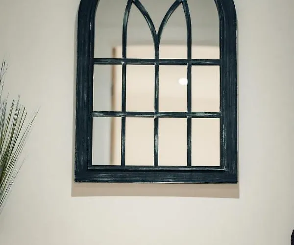 Bv Comfy Basement At Conditioning House * Bradford (West Yorkshire)