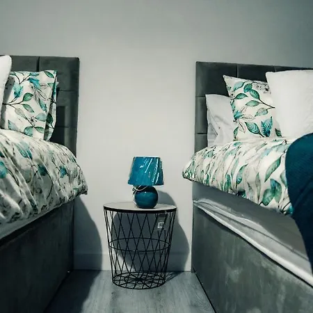 Bv Comfy Basement At Conditioning House Apartment Bradford (West Yorkshire)